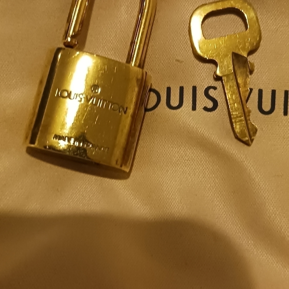 LV lock & Key - Picture 3 of 3
